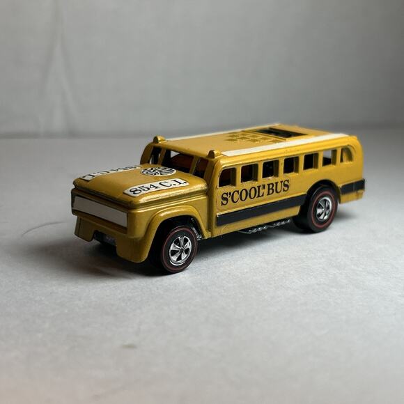 Hot Wheels Redline 1970 S’Cool Bus Yellow Near Mint w/ Button Heavyweights - Picture 7 of 16
